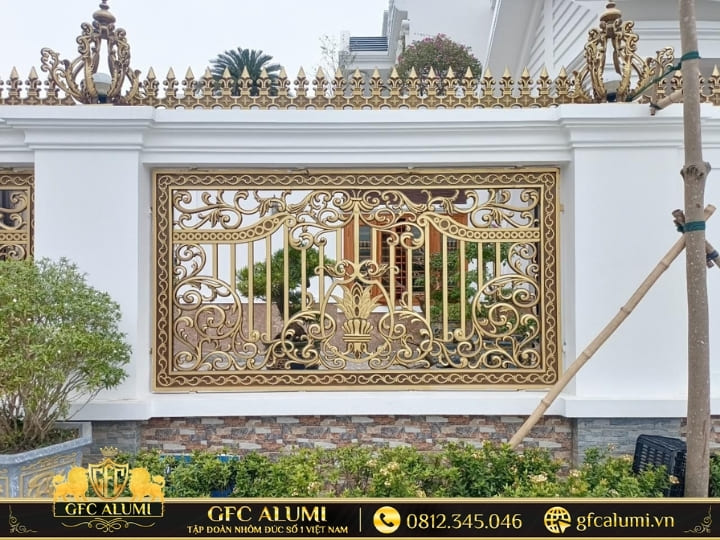 Mẫu hàng rào nhôm đúc mặt tiền biệt thự hoa văn tinh xảo