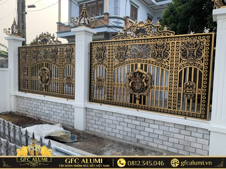 Mẫu hàng rào nhôm đúc mặt tiền biệt thự kiên cố chắc chắn