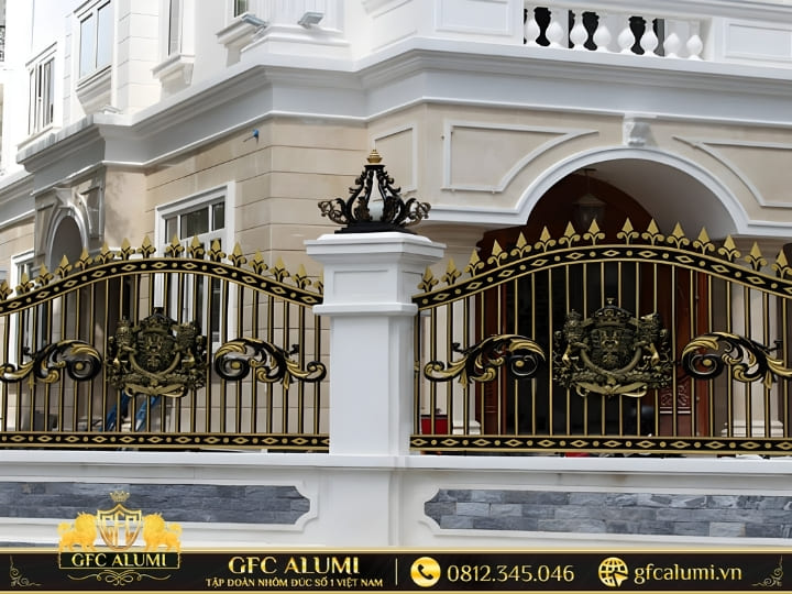 Mẫu hàng rào nhôm đúc mặt tiền biệt thự sang trọng cao cấp