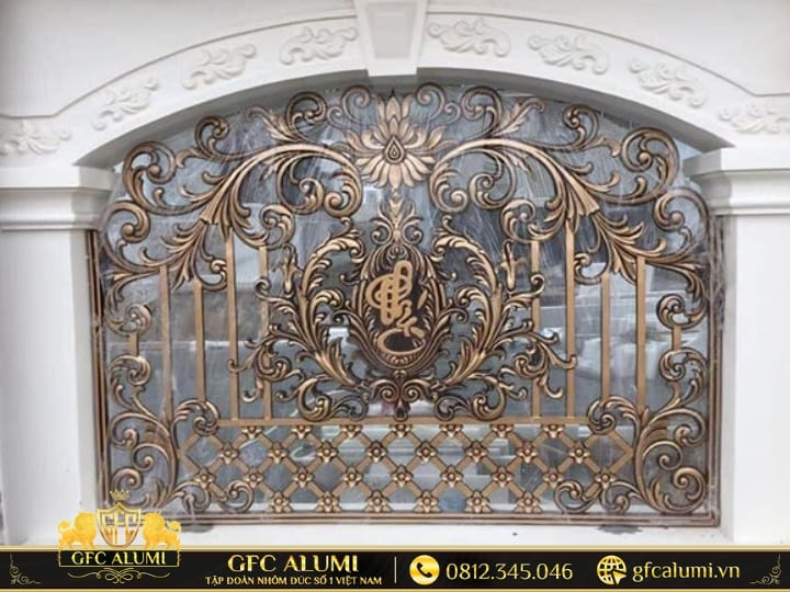 Mẫu hàng rào nhôm đúc hoa lá Tây phong cách tân cổ điển