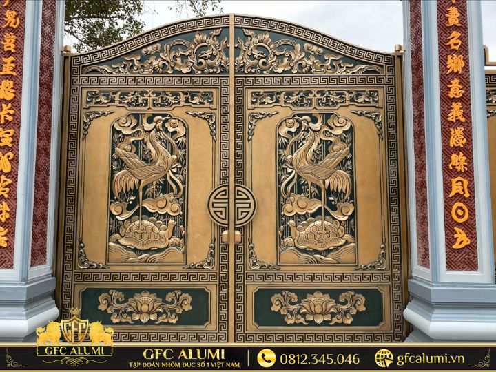 Cổng nhôm đúc Bắc Ninh hai cánh mạ vàng họa tiết tranh tứ quý Tùng Cúc Trúc Mai sang trọng