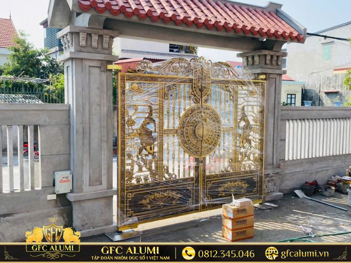 Thiết kế cổng nhôm đúc Bắc Ninh hài hòa với kiến trúc nhà phố và biệt thự