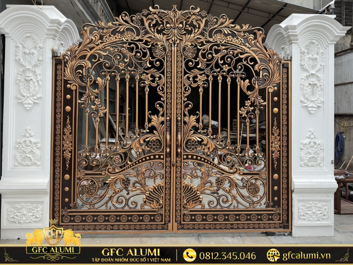 Mẫu cổng nhôm đúc giá rẻ TPHCM 11