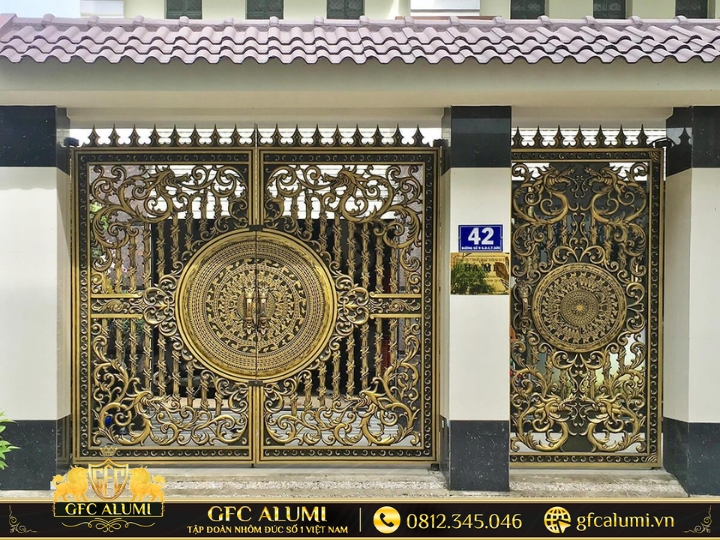 Mẫu cổng nhôm đúc giá rẻ TPHCM 13