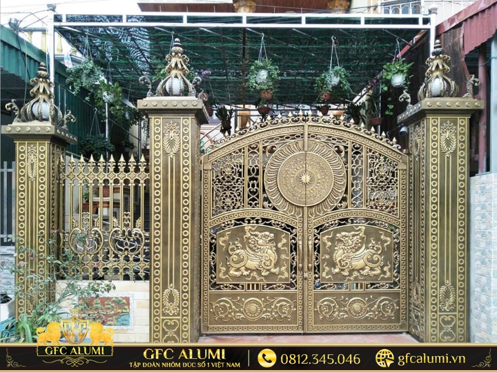 Mẫu cổng nhôm đúc giá rẻ TPHCM 1