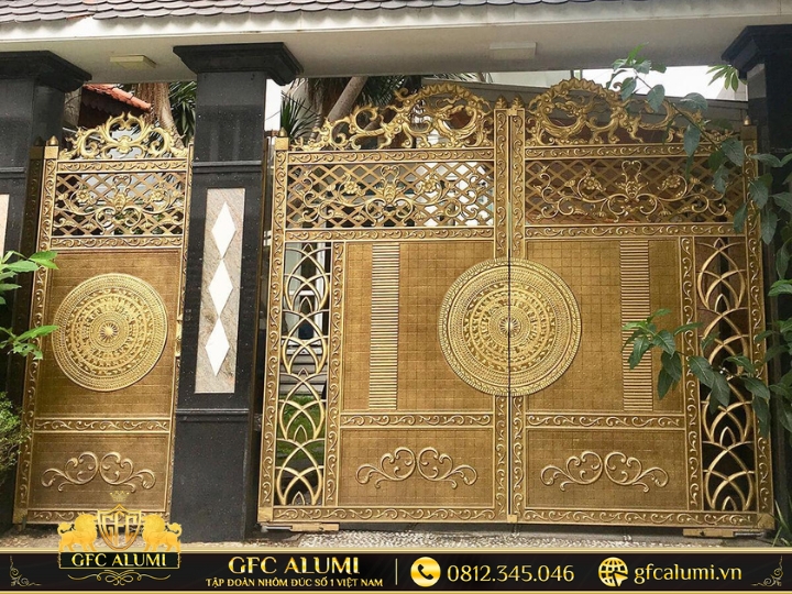 Mẫu cổng nhôm đúc TPHCM 2