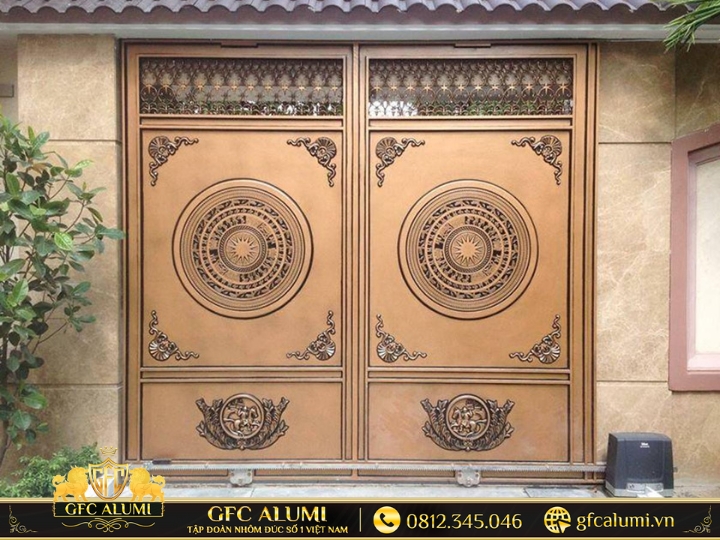 Mẫu cổng nhôm đúc giá rẻ TPHCM 7