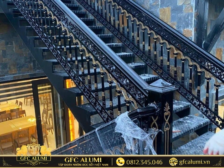 Tay vịn nhẹ nhàng và đơn giản thiết kế gọn mắt