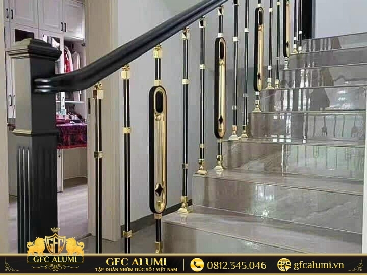 Tay vịn nhôm đơn giản kết hợp ánh vàng sang trọng