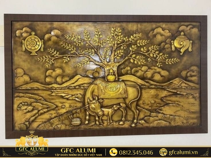 Tranh nhôm đúc cổ điển họa tiết dày