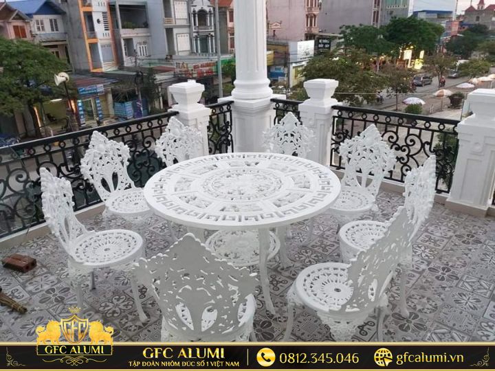 Phủ lớp bảo vệ giúp nhôm đúc bền màu, chống oxy hóa, tăng tuổi thọ tối đa.