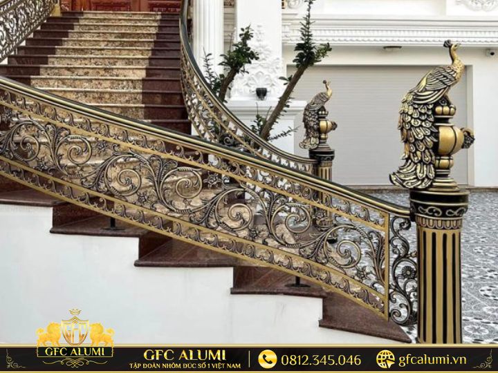 Cầu thang nhôm đúc với hoa văn tinh xảo, độ bền vượt trội