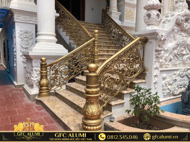 Cầu thang chữ L lắp sát góc tường, tối ưu diện tích và tăng tính thẩm mỹ