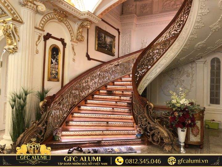 Cầu thang xoắn ốc nhỏ gọn, tiết kiệm diện tích nhưng vẫn thu hút về mặt thẩm mỹ