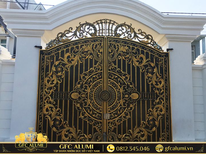 Cổng nhôm đúc nan dọc, đơn giản nhưng cực kỳ tinh tế.