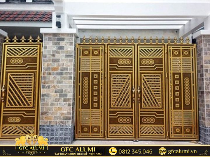 Thiết kế cổng 2 cánh nhôm đúc chuẩn phong thủy cho gia chủ.