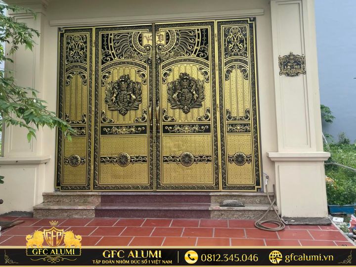 Cổng nhà đẹp 5m sang trọng, bền bỉ và không lo han gỉ.