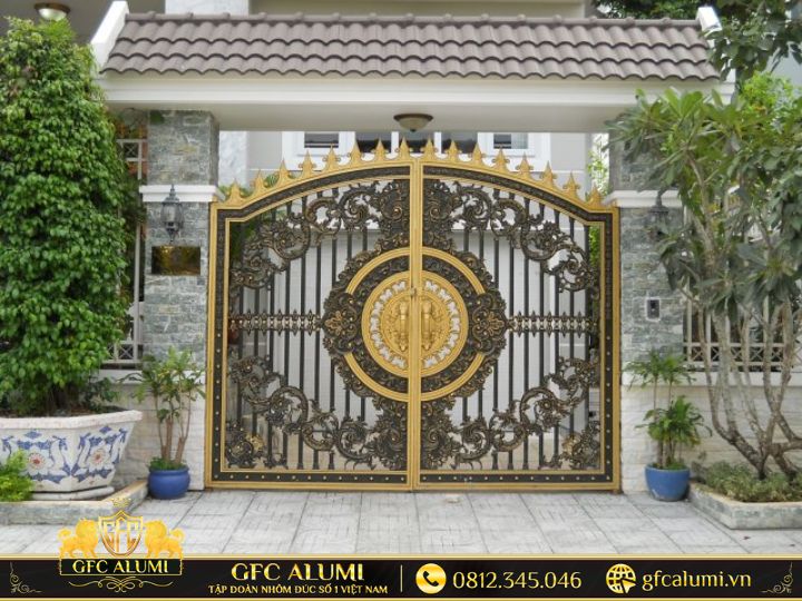 Giải pháp cổng nhôm đúc hoàn mỹ, tối ưu cho nhà phố bề ngang 5m