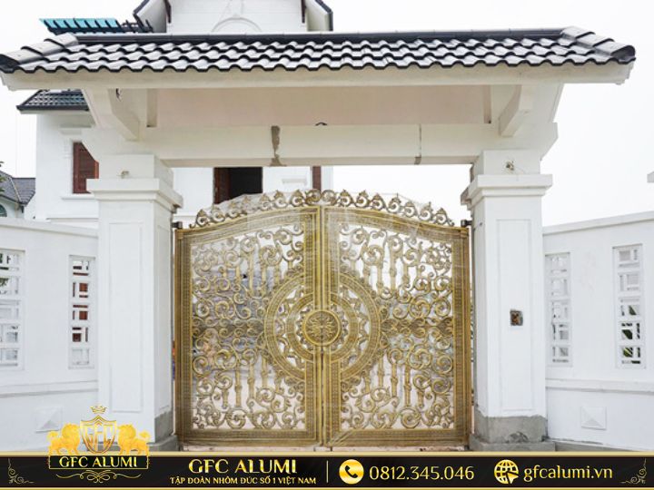 Cổng nhôm đúc 5m, sự cân bằng hoàn hảo giữa thẩm mỹ và công năng.