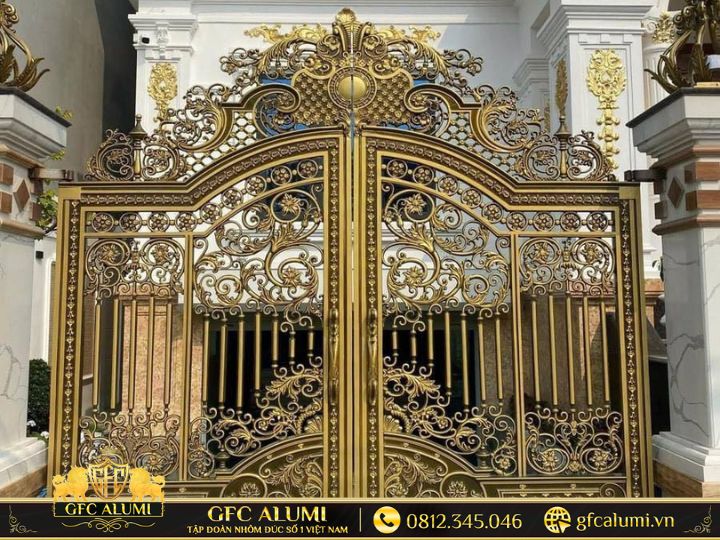 Mẫu cổng nhôm đúc hiện đại, tối ưu không gian cho nhà 5m