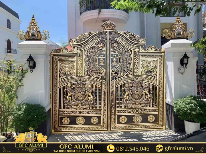 Cổng nhà phố 4m thiết kế hài hòa, phong thủy